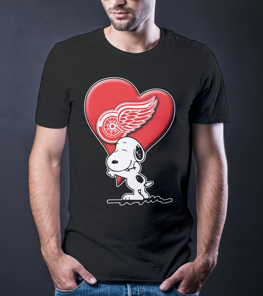 Snoopy Hugging Heart Detroit Red Wings T-Shirt