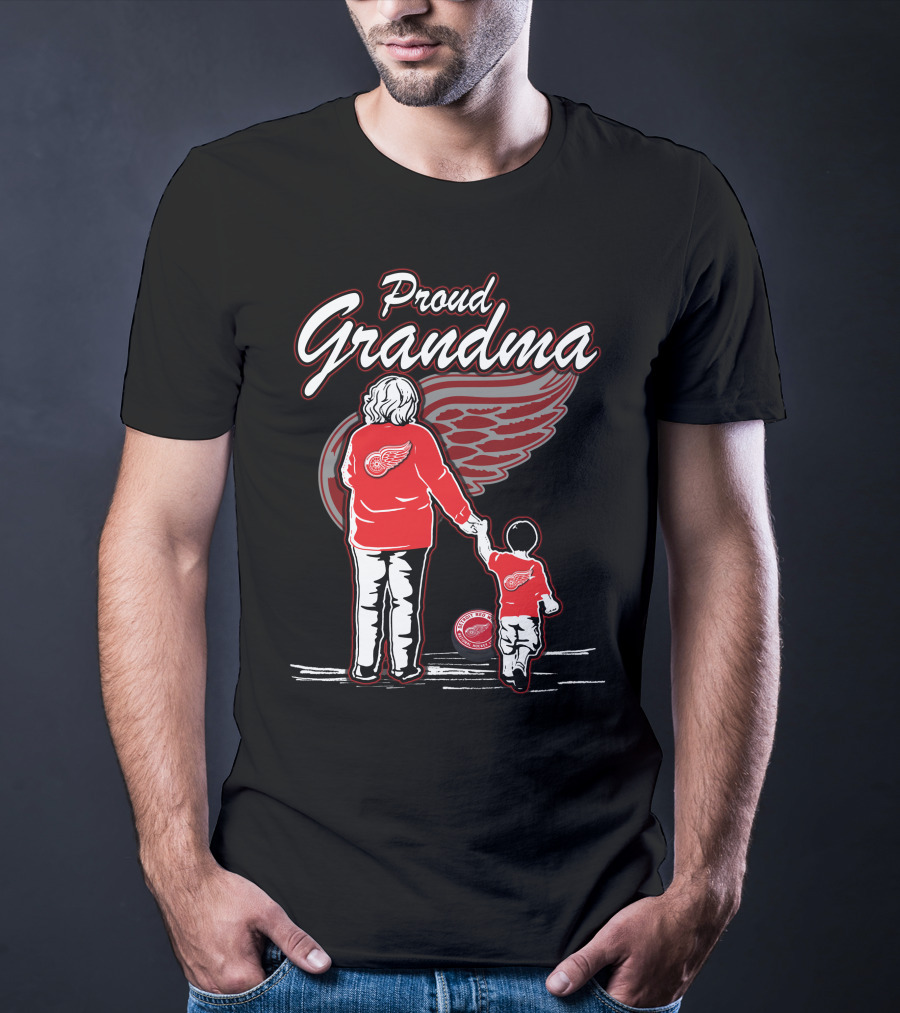 Proud Grandma Detroit Red Wings Family Bonding Winged Wheel Fans T-Shirt