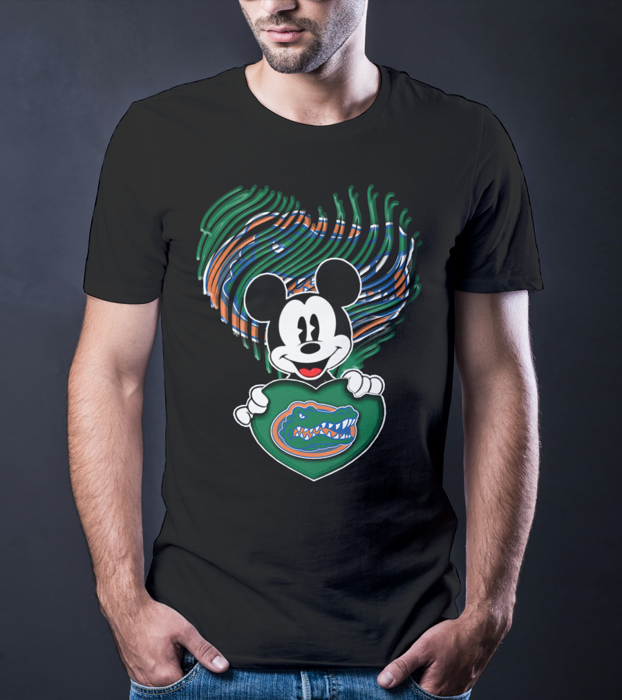 Mickey Mouse Holding Heart With Florida Gators T-Shirt