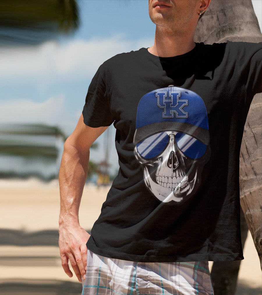Skull With Kentucky Wildcats Cap And Reflective Sunglasses T-Shirt