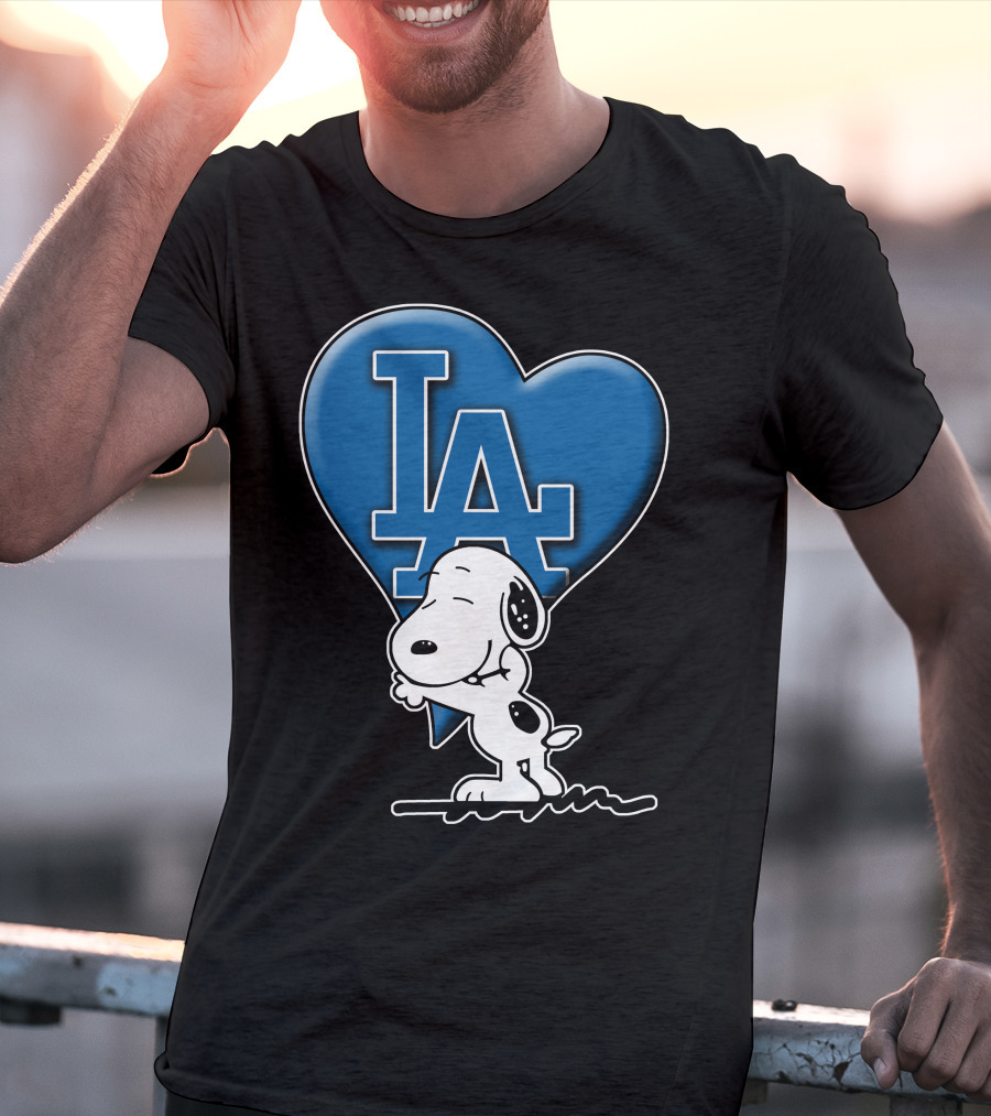 Snoopy Hugging La Dodgers Heart Snp V1 Los Angeles Dodgers T-Shirt