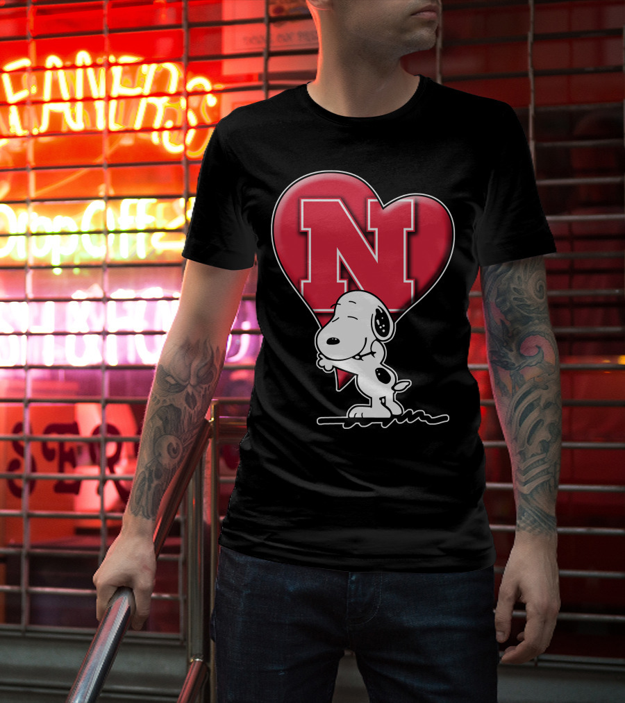 Snp V1 Nebraska Cornhuskers Snoopy Hugging Red Heart N T-Shirt