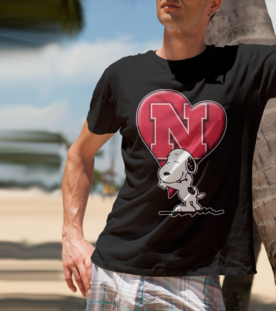 Snp V1 Nebraska Cornhuskers Snoopy Hugging Red Heart N T-Shirt