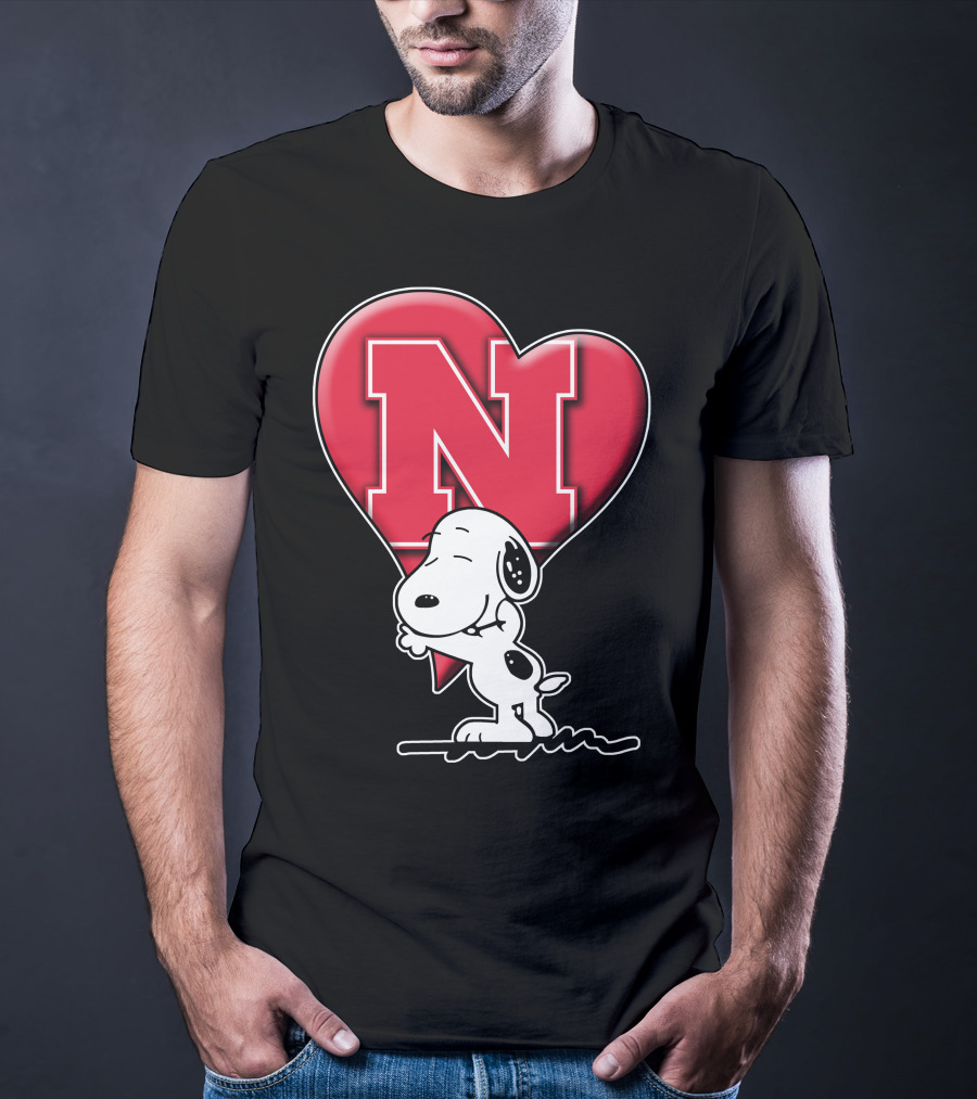 Snp V1 Nebraska Cornhuskers Snoopy Hugging Red Heart N T-Shirt