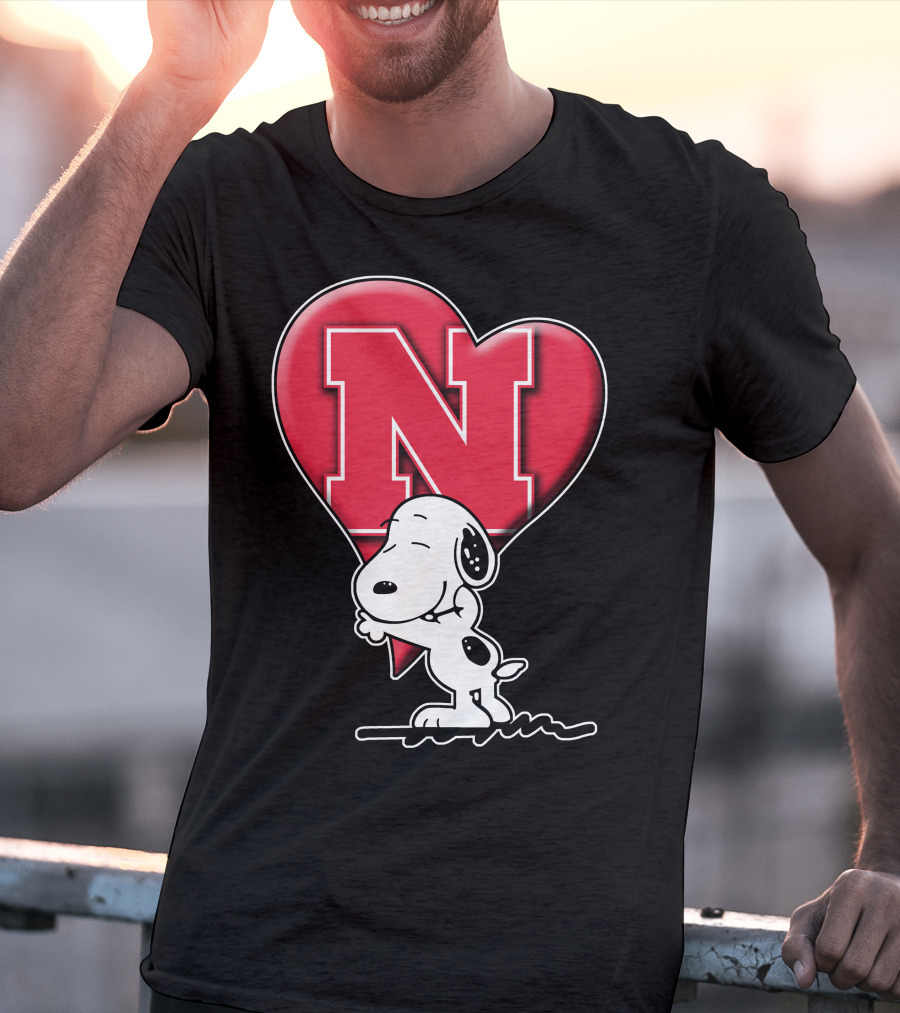 Snp V1 Nebraska Cornhuskers Snoopy Hugging Red Heart N T-Shirt