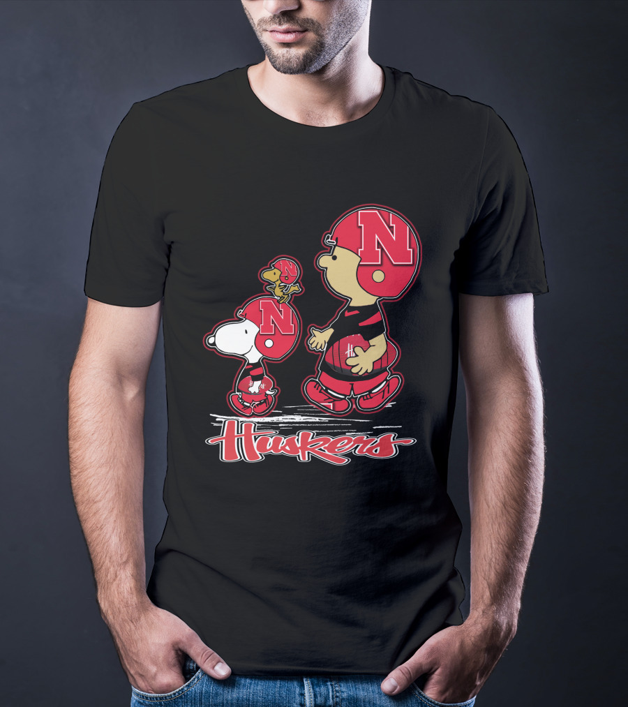 Snpfootball Nebraska Cornhuskers Huskers Charlie Brown Snoopy Woodstock Football Helmets T-Shirt