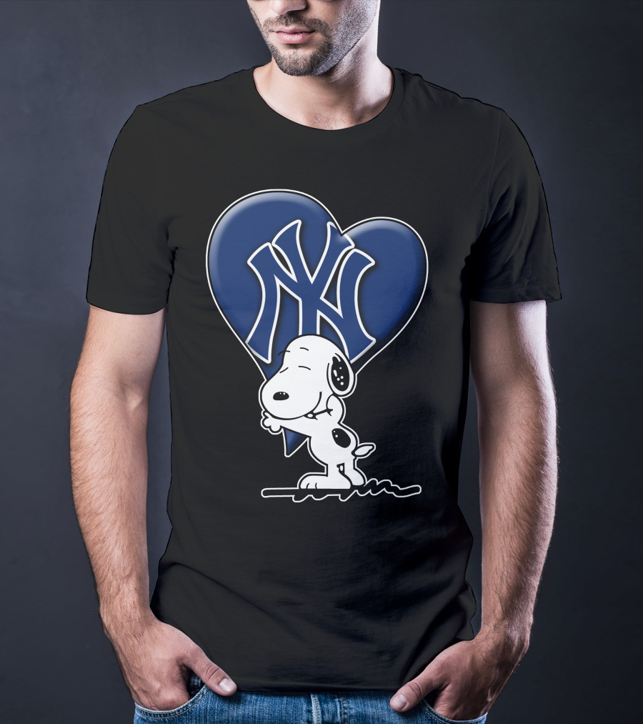 Snoopy Hugging Heart New York Yankees T-Shirt