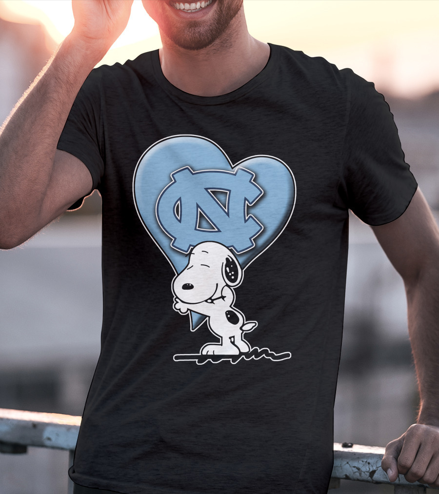 Snoopy Hugging North Carolina Tar Heels Logo Heart T-Shirt
