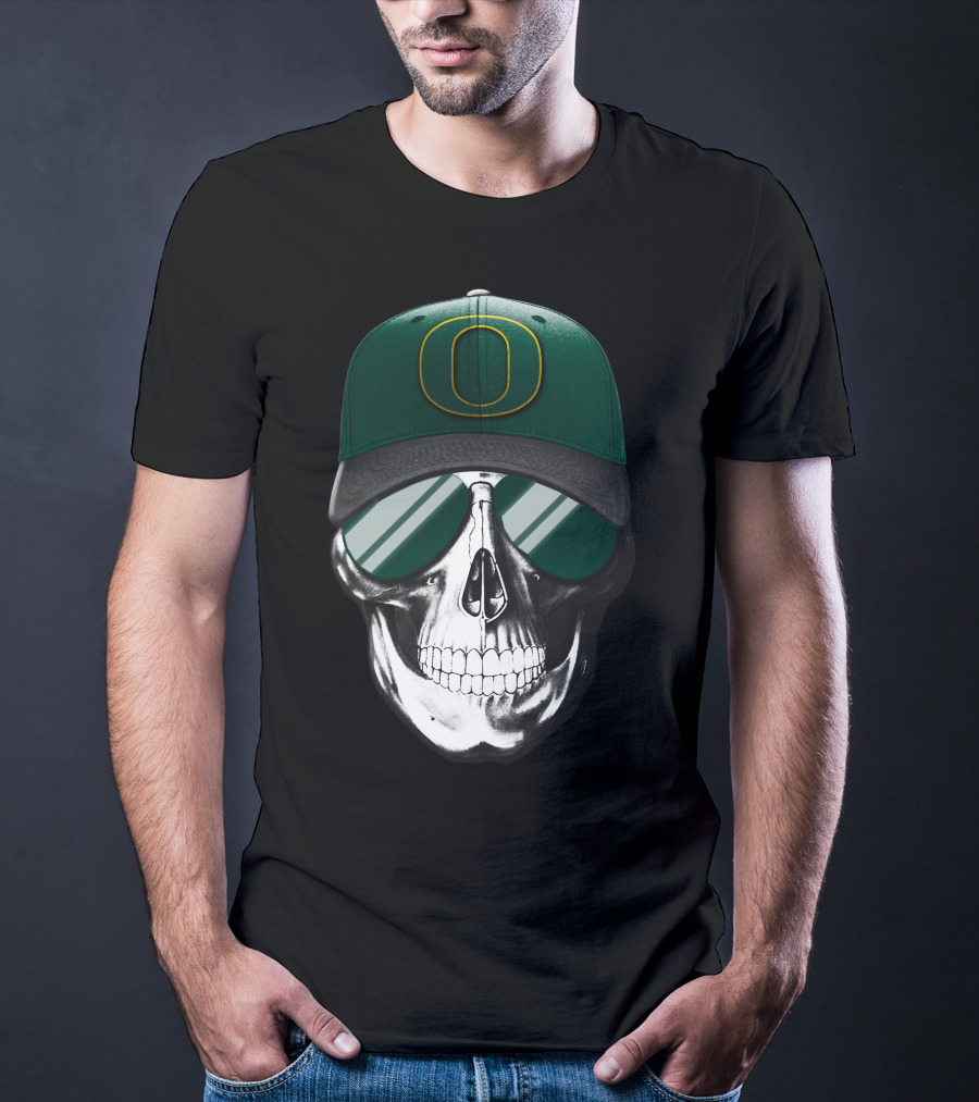 Oregon Ducks Skull With Green Hat And Reflective Glasses T-Shirt