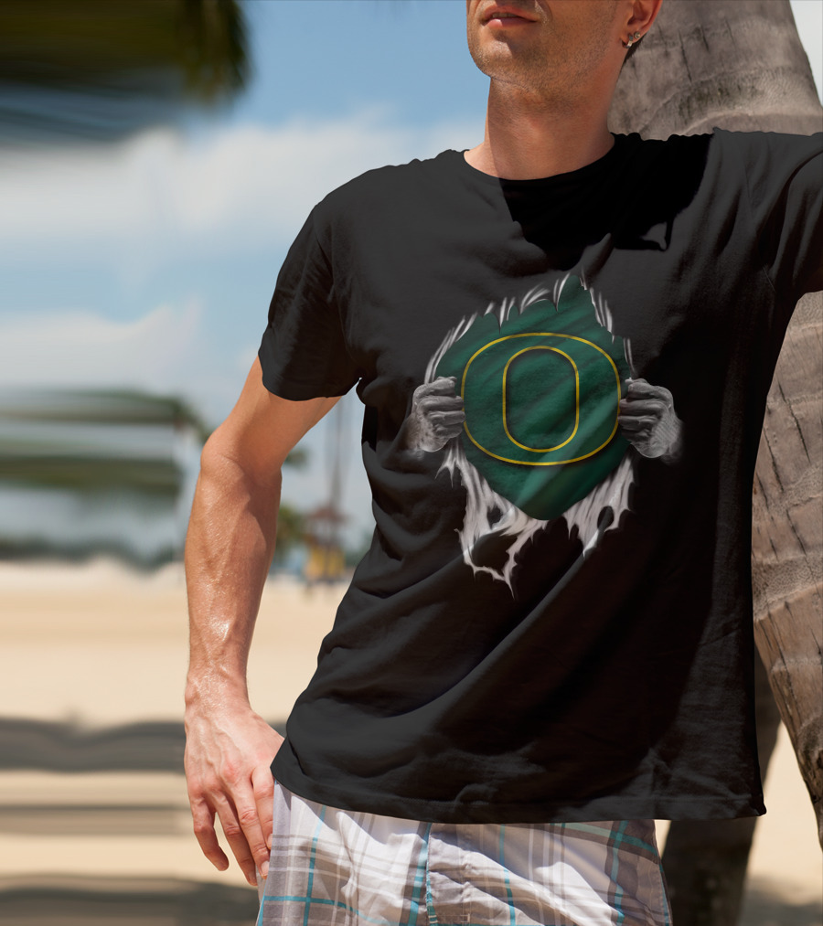 Oregon Ducks Torn Rip Look With Iconic O T-Shirt