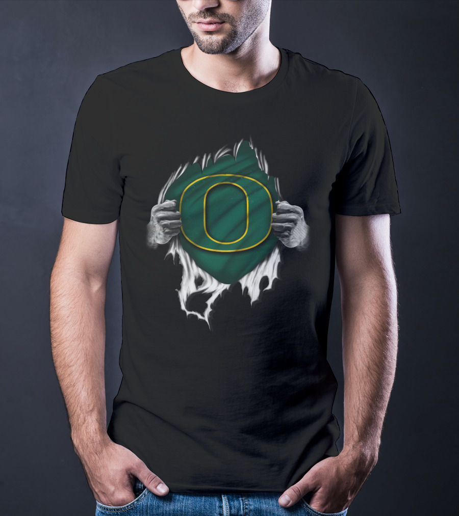 Oregon Ducks Torn Rip Look With Iconic O T-Shirt