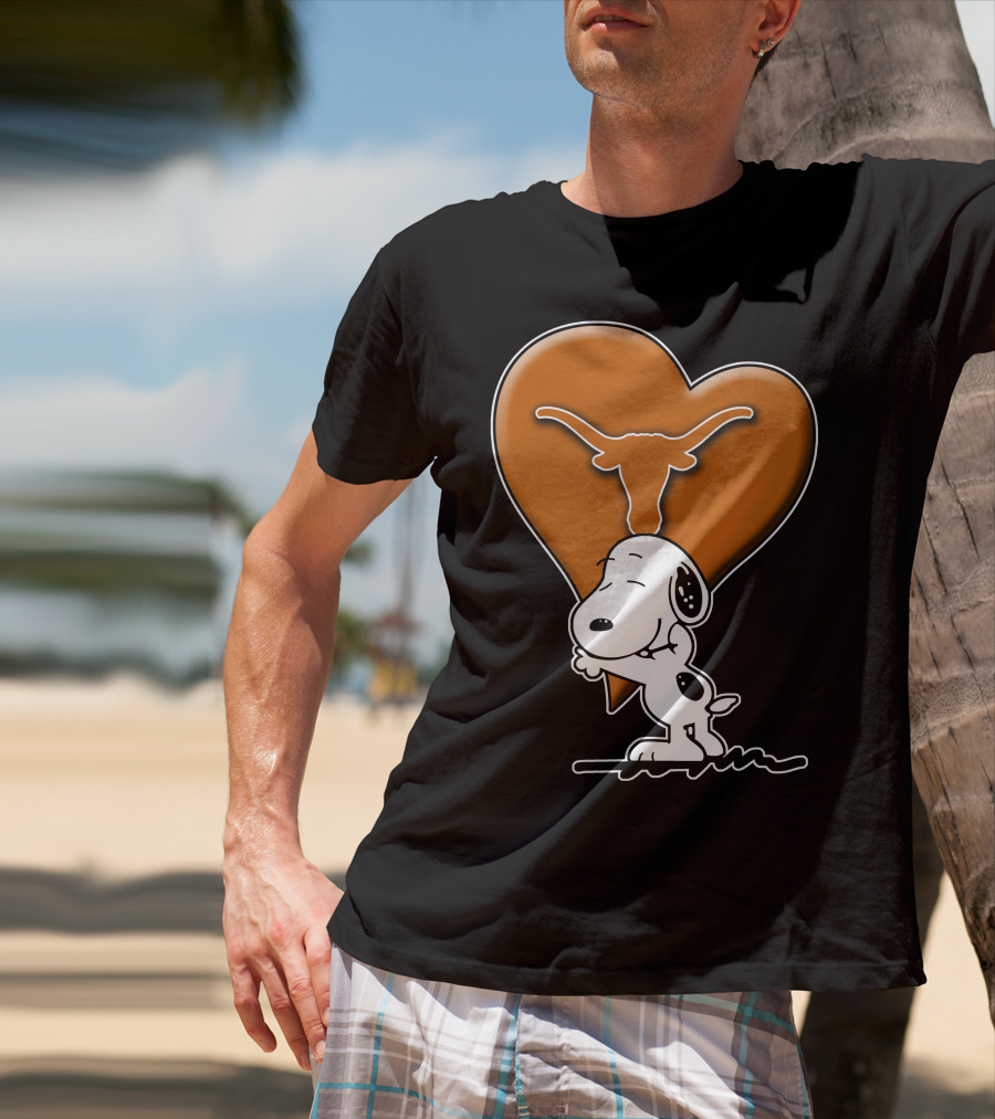 Snoopy Love Texas Longhorns Heart Snoopy Hug T-Shirt