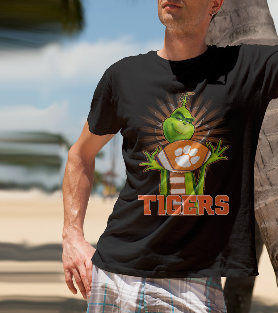 Grinch Holding Clemson Tigers Football T-Shirt