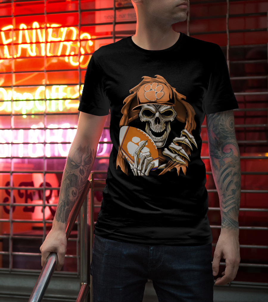 Skullbong Clemson Tigers Skeleton In Hat Holding Football T-Shirt