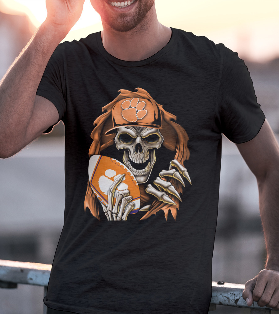 Skullbong Clemson Tigers Skeleton In Hat Holding Football T-Shirt