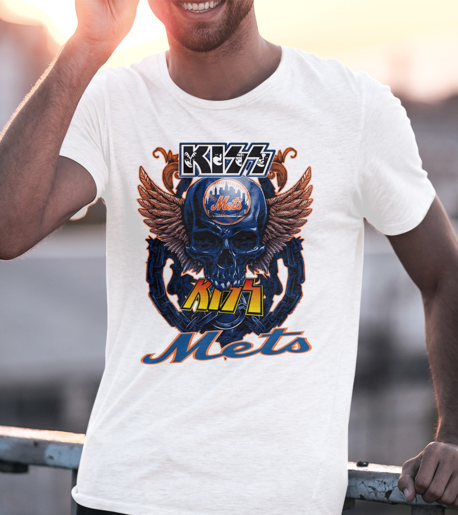 Kiss Mets Skull With Wings And Chain T-Shirt