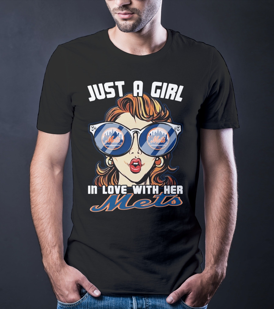 JUST A GIRL IN LOVE WITH HER METS T-Shirt