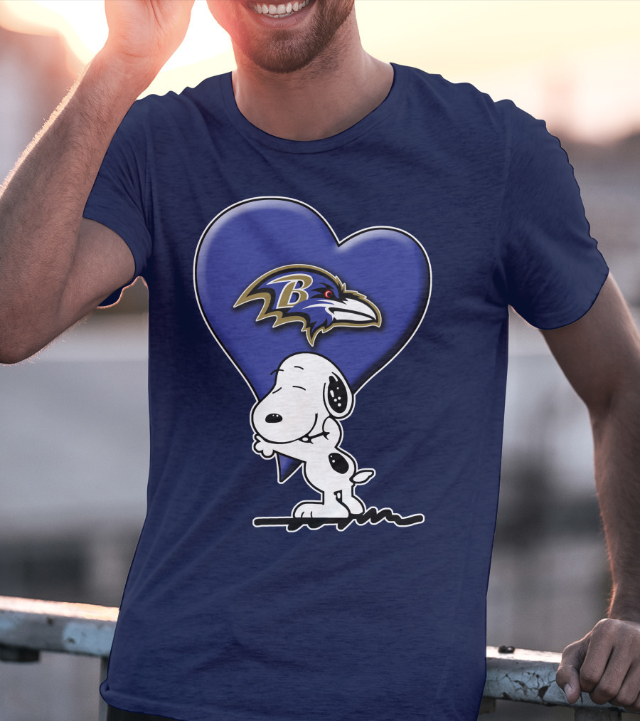 Snp V1 Baltimore Ravens Heart And Snoopy Hug T-Shirt