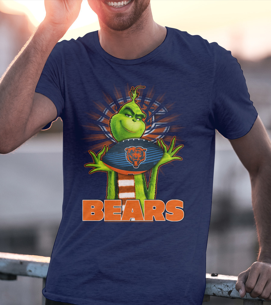 Grinch Holding Chicago Bears Football BEARS T-Shirt
