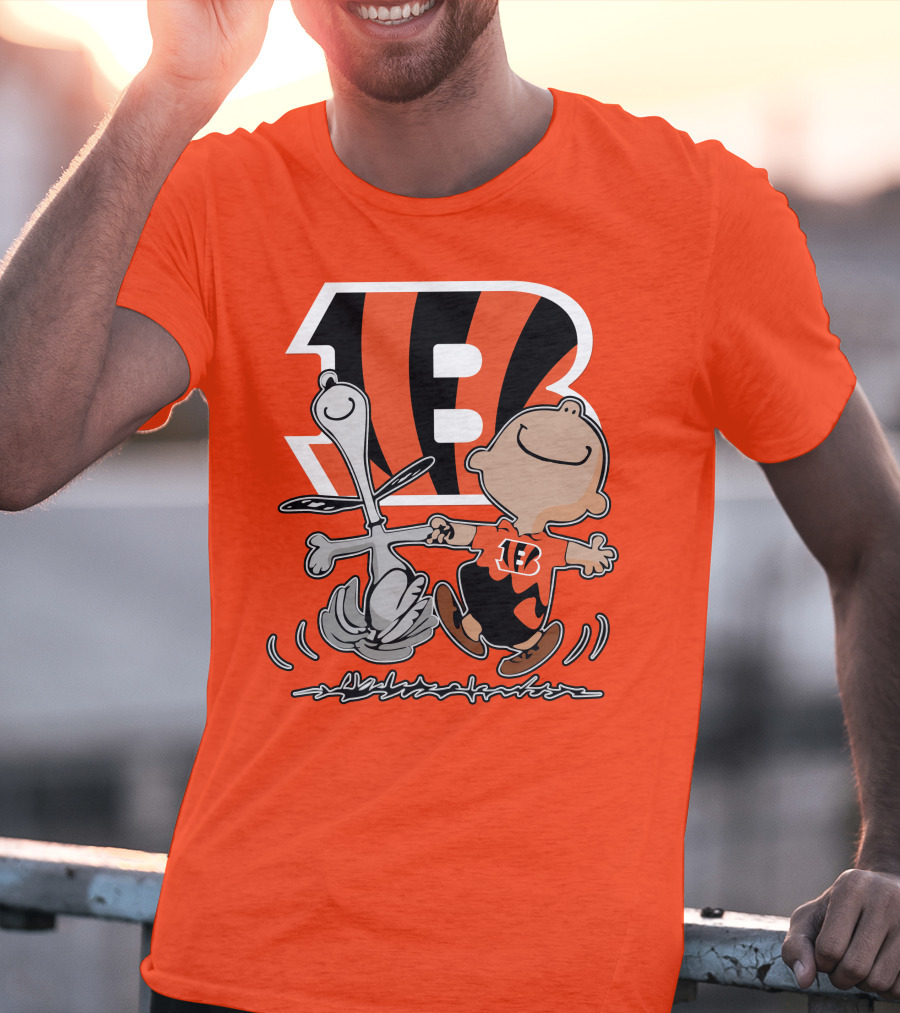 Cincinnati Bengals Peanuts Collaboration With Snoopy And Charlie Brown Dancing T-Shirt
