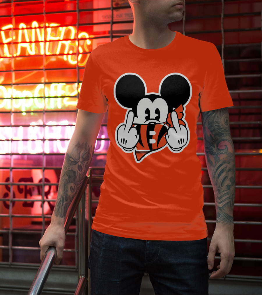 Cincinnati Bengals 29 Mickey Mouse Football Fan Gesture T-Shirt