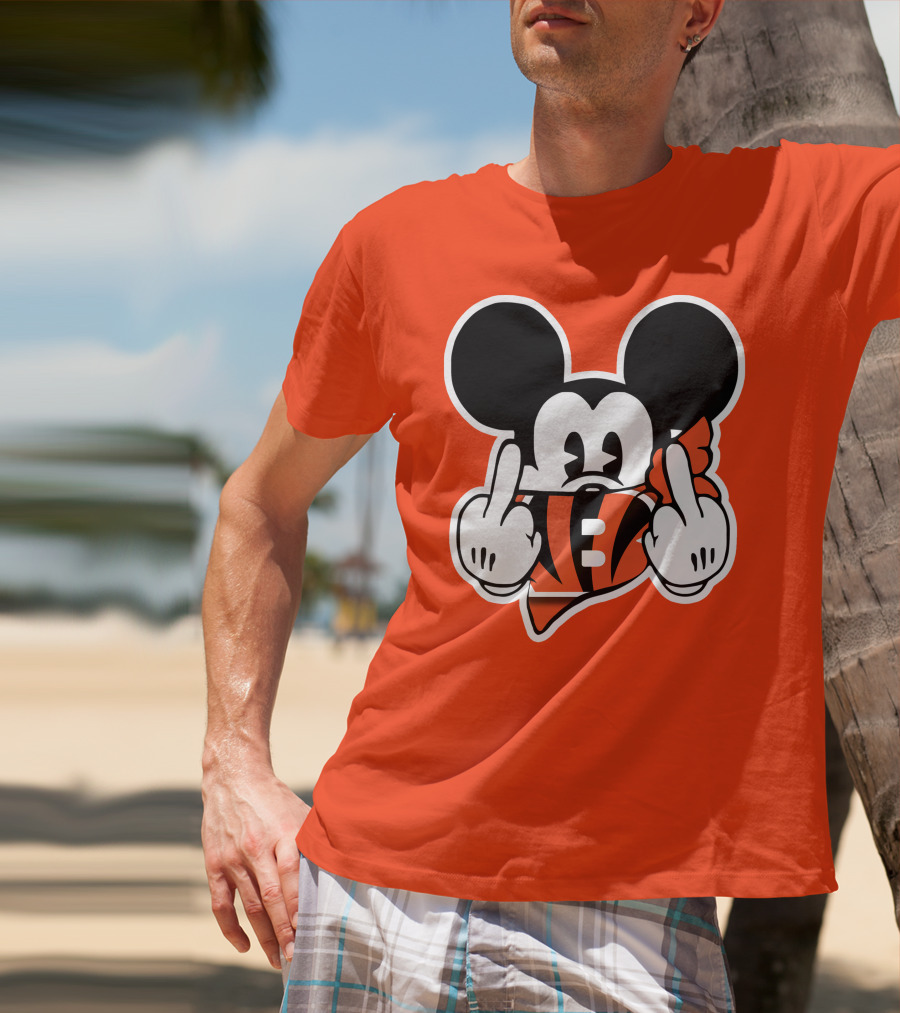 Cincinnati Bengals 29 Mickey Mouse Football Fan Gesture T-Shirt