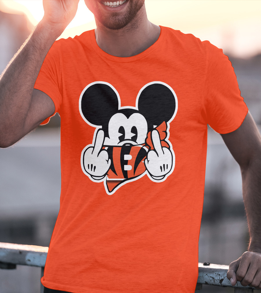 Cincinnati Bengals 29 Mickey Mouse Football Fan Gesture T-Shirt