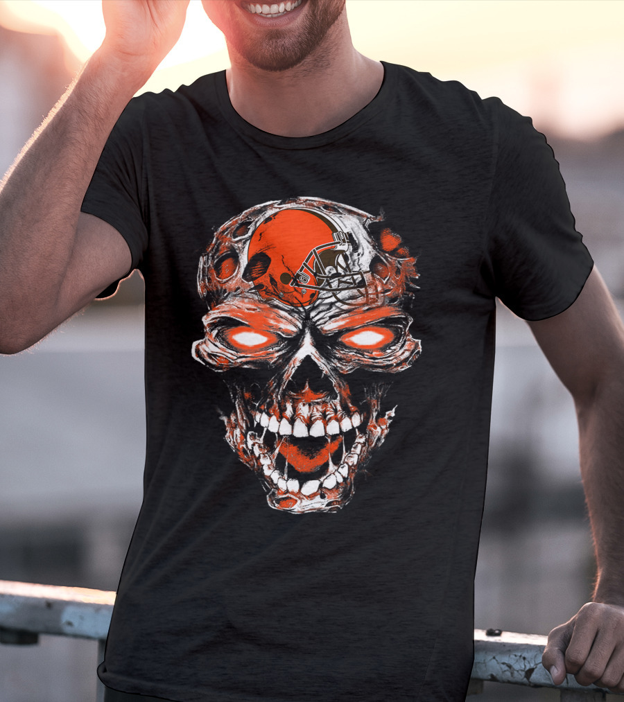 Cleveland Browns Skull Design 43 Orange Helmet Football Fan T-Shirt