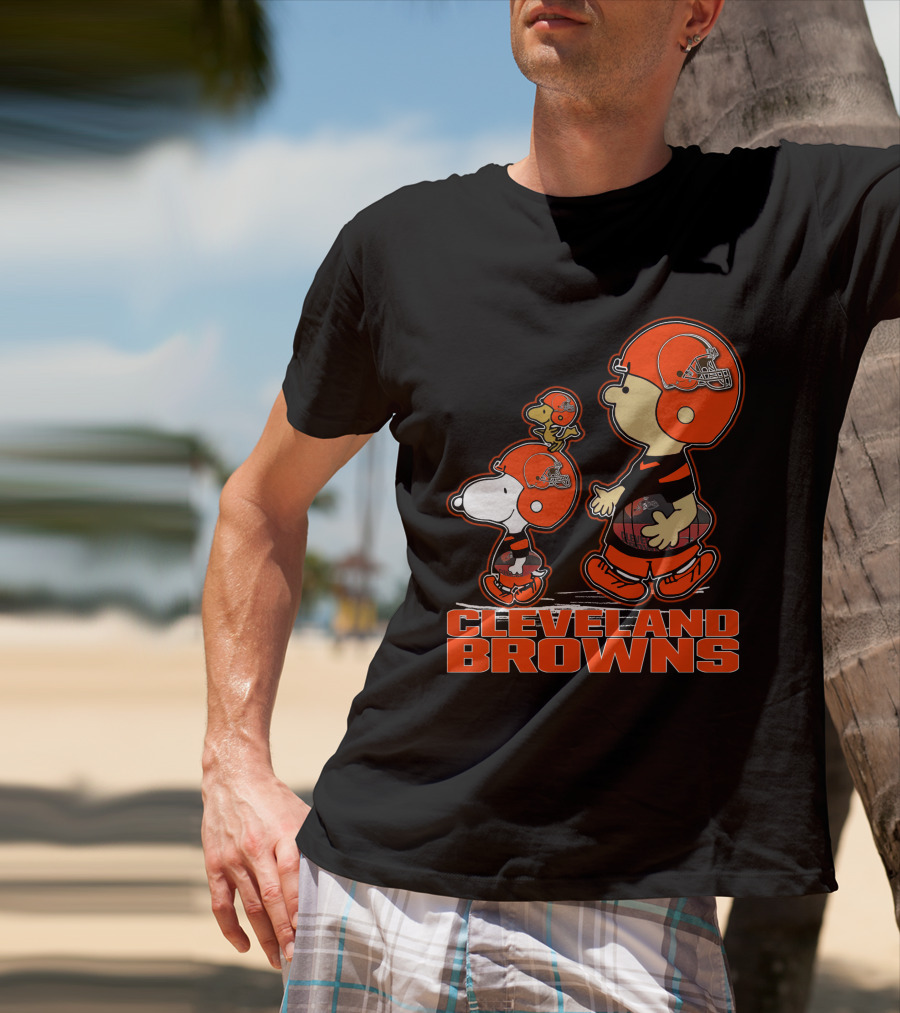 Snpfootball CLEVELAND BROWNS Peanuts Characters Football Helmets T-Shirt