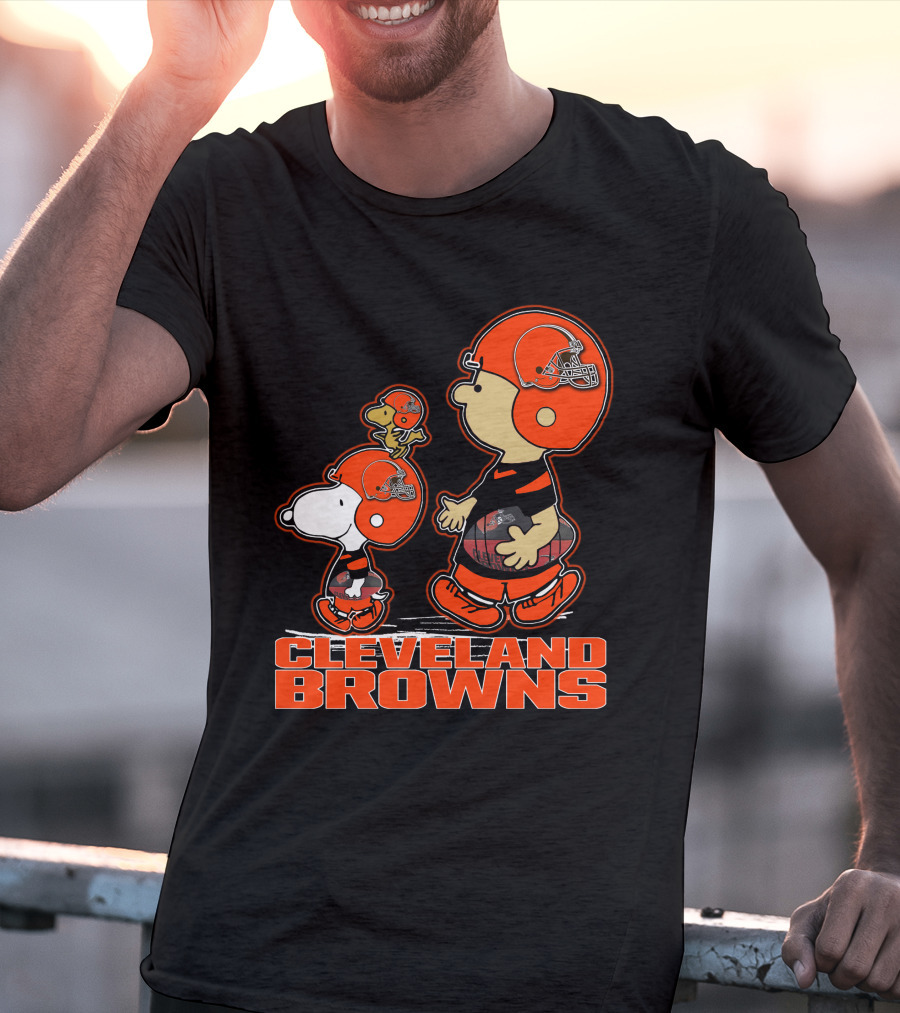 Snpfootball CLEVELAND BROWNS Peanuts Characters Football Helmets T-Shirt