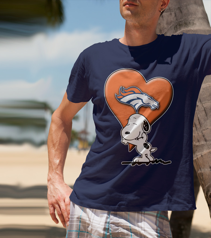 Snp V1 Denver Broncos Snoopy Hugging Heart T-Shirt