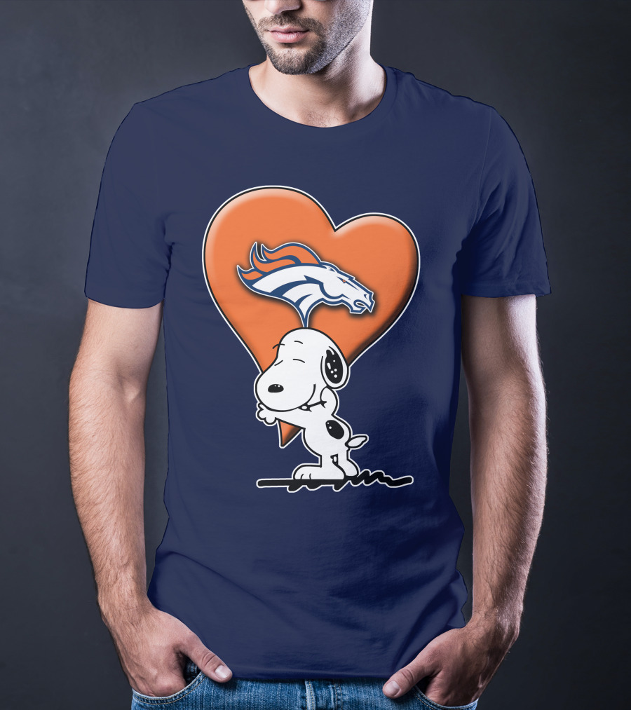 Snp V1 Denver Broncos Snoopy Hugging Heart T-Shirt