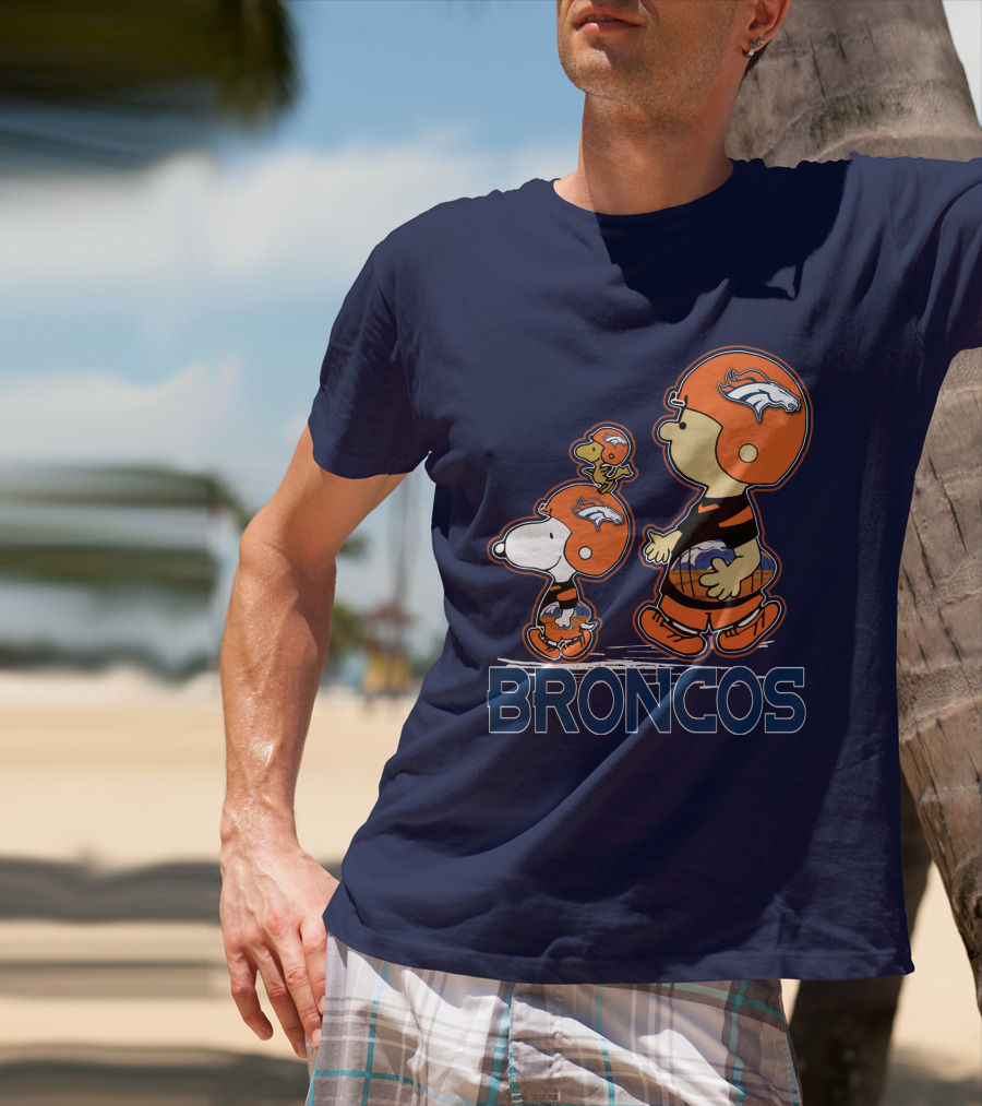 Snpfootball Denver Broncos Peanuts Characters Helmet T-Shirt