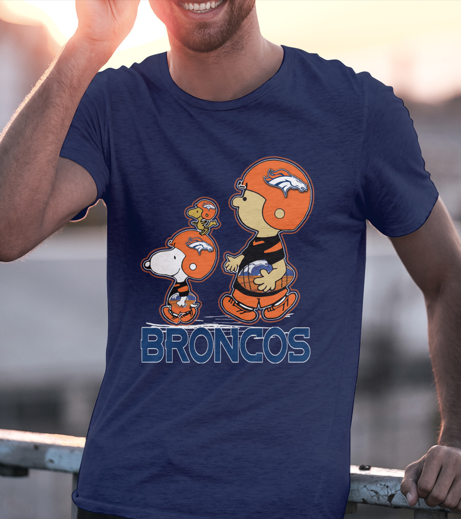 Snpfootball Denver Broncos Peanuts Characters Helmet T-Shirt