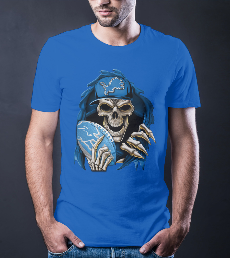 Skullbong Detroit Lions Skeleton Holding Football In Detroit Lions Cap T-Shirt