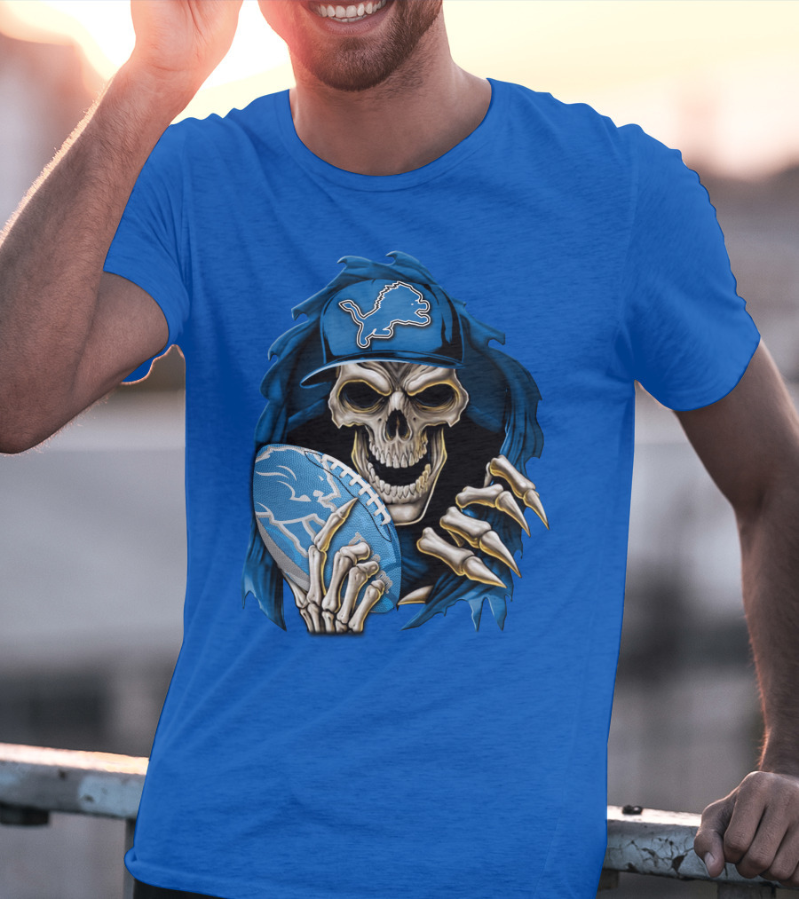 Skullbong Detroit Lions Skeleton Holding Football In Detroit Lions Cap T-Shirt
