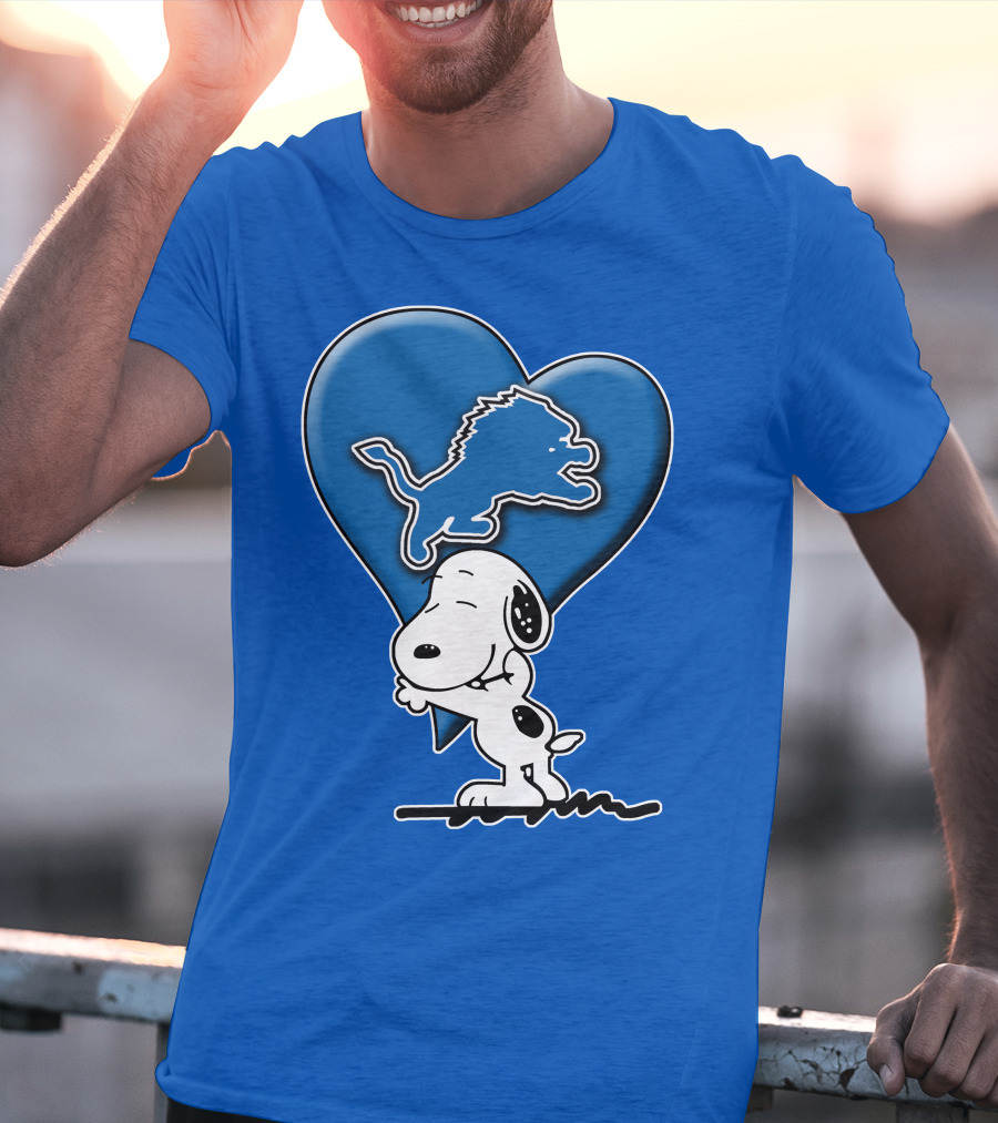 Snp DETROIT LIONS Blue Heart Snoopy Hugging Lion T-Shirt