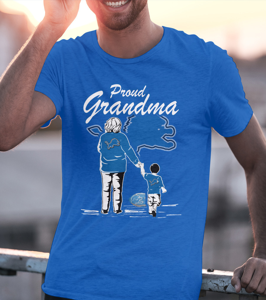 Proud Grandma Detroit Lions Fan With Child And Football With Lion T-Shirt