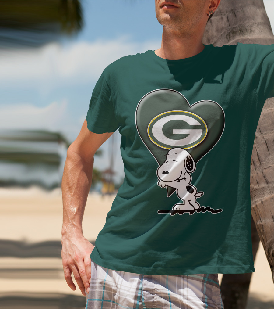Snoopy Hugging Heart With Green Bay Packers T-Shirt