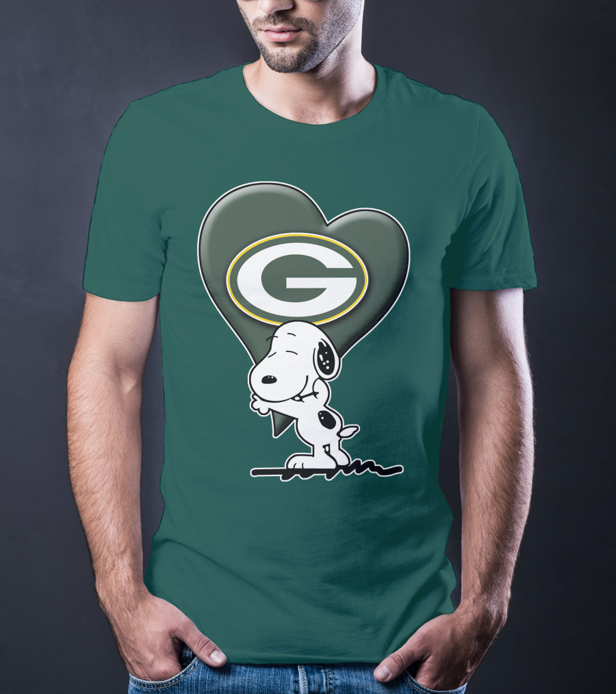Snoopy Hugging Heart With Green Bay Packers T-Shirt