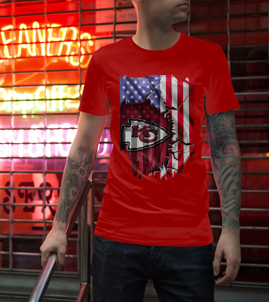 Kansas City Chiefs Logo With American Flag Background T-Shirt