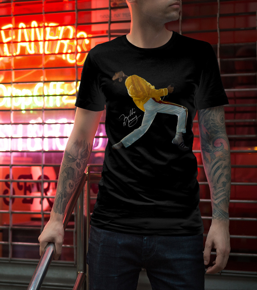 Freddie Mercury Wembley Yellow Jacket Live Pose T-Shirt