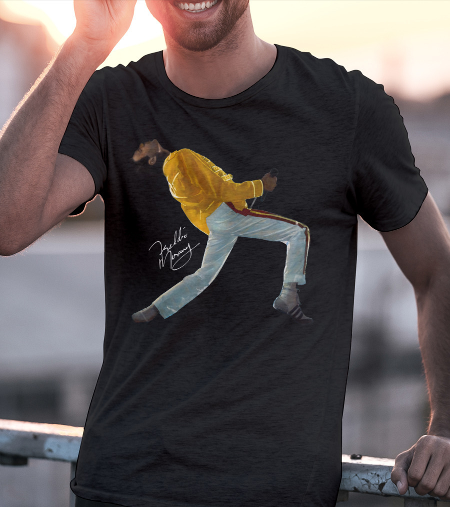 Freddie Mercury Wembley Yellow Jacket Live Pose T-Shirt