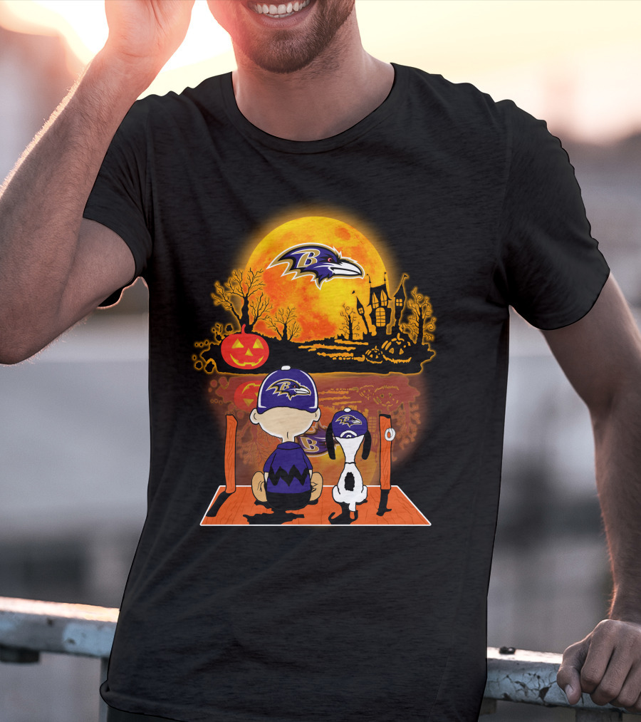 Baltimore Ravens Snoopy And Charlie Brown Halloween Moon Pumpkin Scene T-Shirt