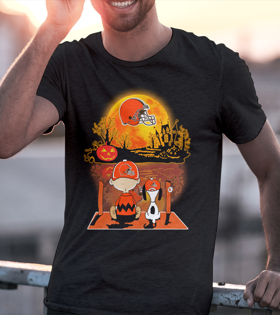Cleveland Browns Halloween Snoopy Charlie Brown Pumpkin Moon Scene T-Shirt