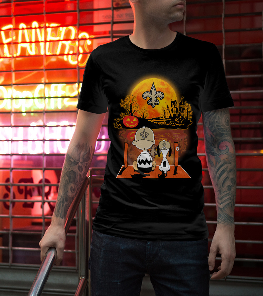 New Orleans Saints Halloween Snoopy Charlie Brown Pumpkin Scene T-Shirt