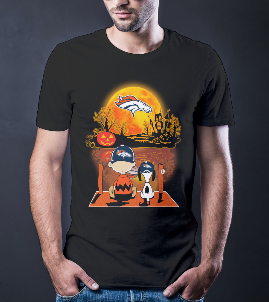 Denver Broncos Snoopy And Charlie Brown Halloween Pumpkin Moon Scene T-Shirt