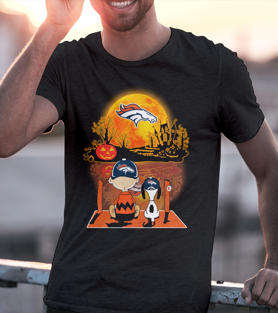 Denver Broncos Snoopy And Charlie Brown Halloween Pumpkin Moon Scene T-Shirt