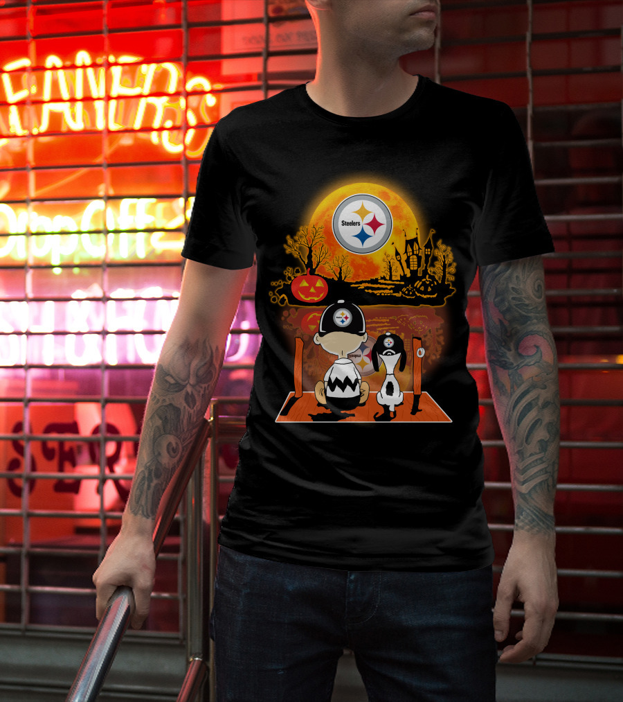 Pittsburgh Steelers Snoopy Charlie Brown Halloween Pumpkin Moon House T-Shirt