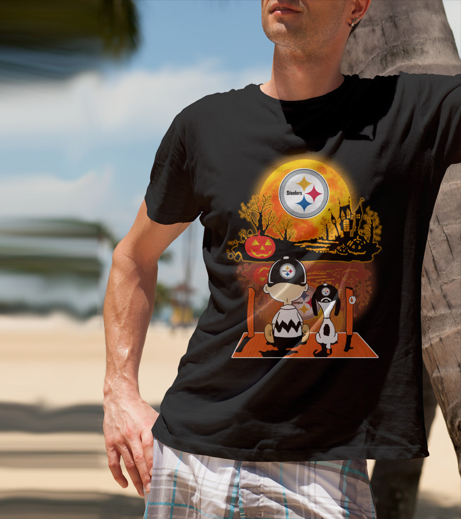 Pittsburgh Steelers Snoopy Charlie Brown Halloween Pumpkin Moon House T-Shirt
